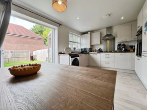 Kitchen diner- click for photo gallery